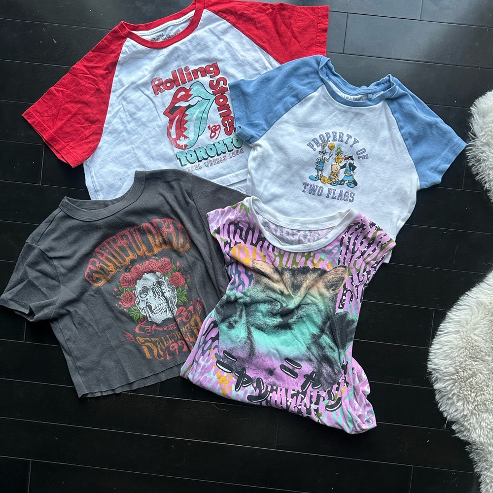 Bundle of 4 xs graphic tees